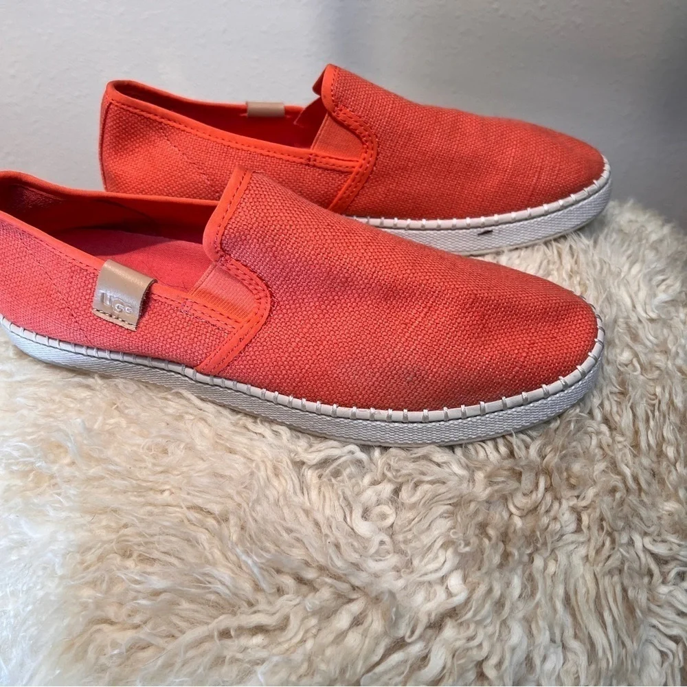UGG Coral Canvas Slip On Espadrilles. Cushioned Footbed. Rubber soles. Size 10